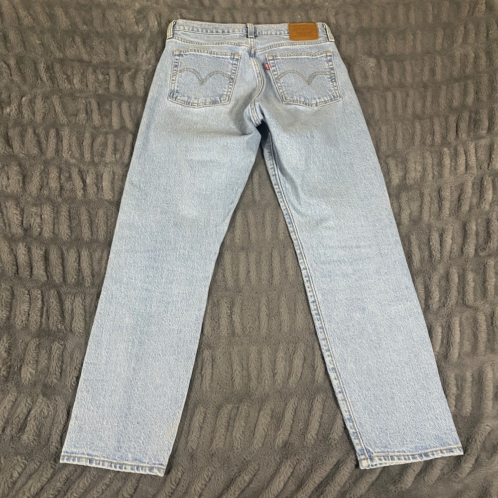 Levis Premium Wedgie Straight Jean Light Wash High Rise Button Fly 28 22861-0072 - Picture 2 of 10